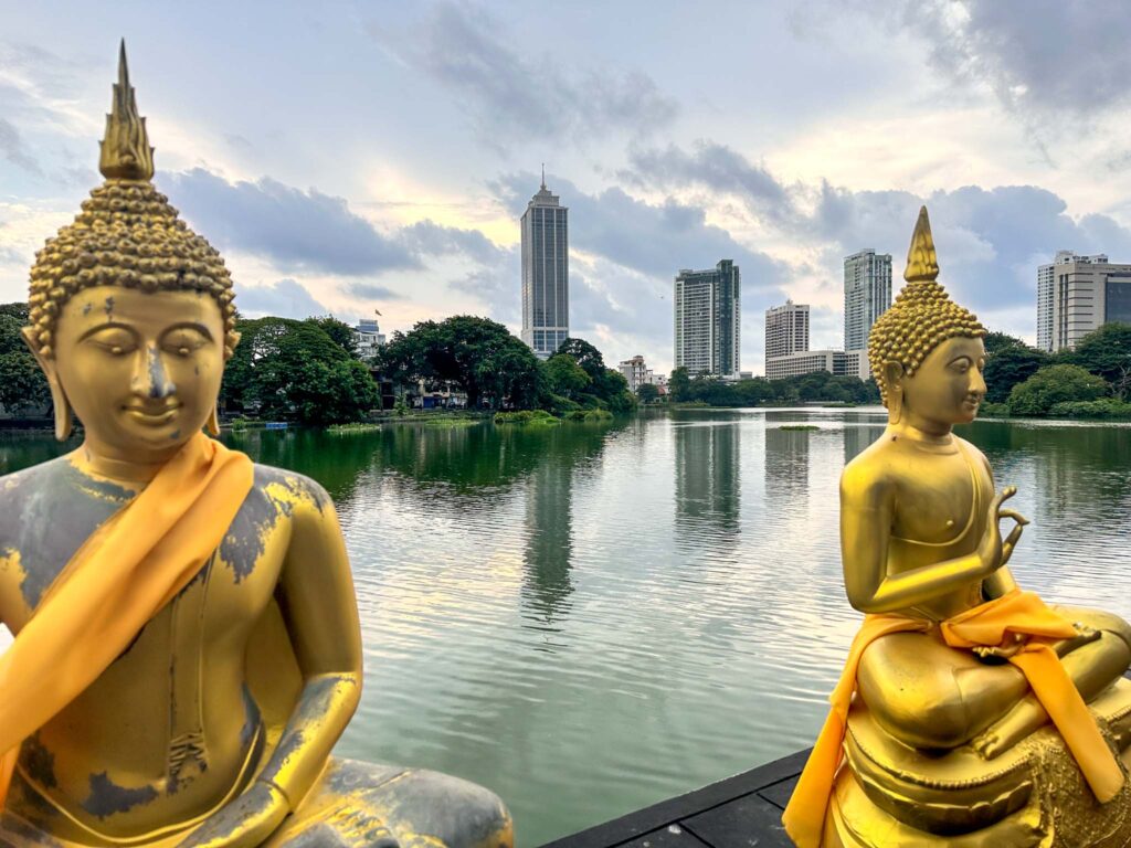 il tempio sull'acqua Seema Malakaya a Colombo